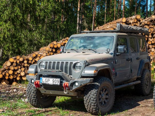 Jeep Wrangler Rubicon prie rąstų rietuvės, Jeep Virus #2 išvyka, 2020 m. liepa
